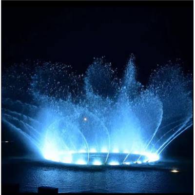 音乐喷泉-舞动的水柱与灯光交织在一起