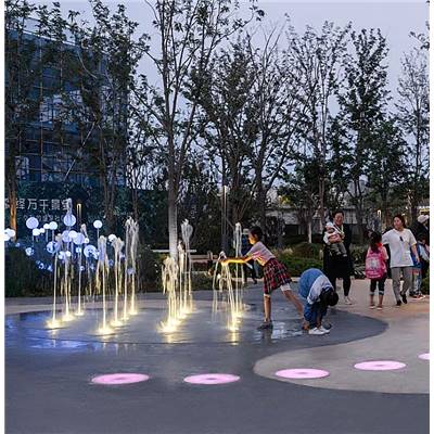 Interactive Fountain01-Interactive, controlled water feature
